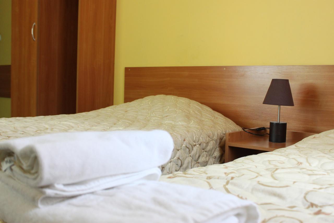 Hotel Pod Jeleniem Tuchola Esterno foto